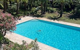 Petit deux pièces avec piscine